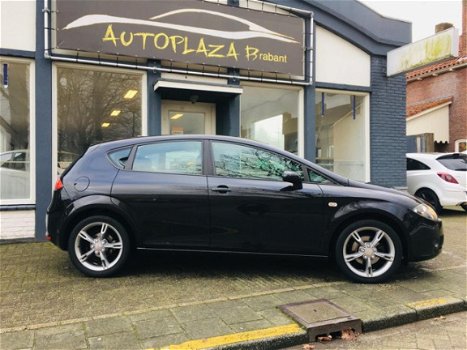 Seat Leon - 1.6 Sport / AIRCO/ ELEKTR.PAKKET/ AUX/ CARKIT/ CV/ NIEUWE APK - 1