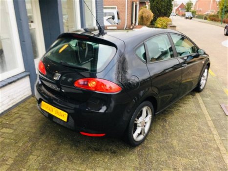 Seat Leon - 1.6 Sport / AIRCO/ ELEKTR.PAKKET/ AUX/ CARKIT/ CV/ NIEUWE APK - 1