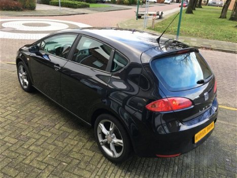 Seat Leon - 1.6 Sport / AIRCO/ ELEKTR.PAKKET/ AUX/ CARKIT/ CV/ NIEUWE APK - 1