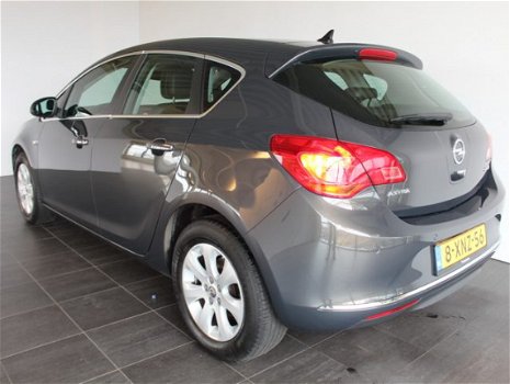 Opel Astra - 1.4 100 pk Business+ | Navigatie | - 1