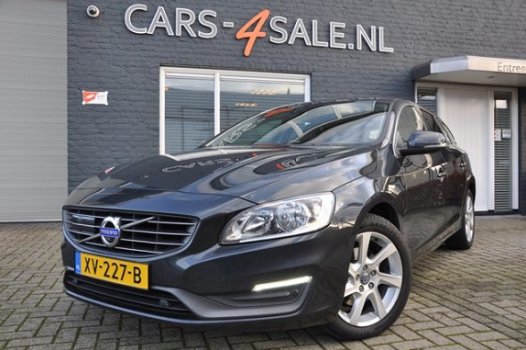 Volvo V60 - D4 180pk Momentum + Blis + Cam + Leder + Lmv + Navi + Pdc - 1