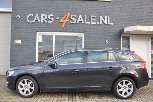 Volvo V60 - D4 180pk Momentum + Blis + Cam + Leder + Lmv + Navi + Pdc - 1