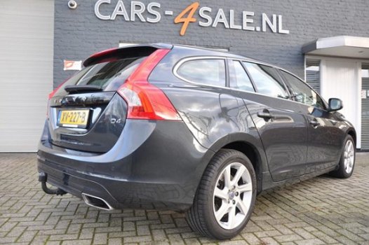 Volvo V60 - D4 180pk Momentum + Blis + Cam + Leder + Lmv + Navi + Pdc - 1