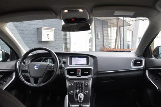 Volvo V40 - T3 150pk Business Prof. + Ecc + Lmv + Navi + Stoelverwarming - 1