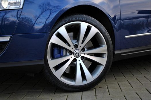 Volkswagen Passat - 3.2 V6 Highline 4-Motion Cobalt Blau Perleffekt NL AUTO | NAP | VW ONDERHOUDEN - 1