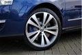 Volkswagen Passat - 3.2 V6 Highline 4-Motion Cobalt Blau Perleffekt NL AUTO | NAP | VW ONDERHOUDEN - 1 - Thumbnail
