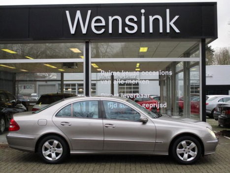 Mercedes-Benz E-klasse - 200 K. Avantgarde / Xenon/ Youngtimer - 1