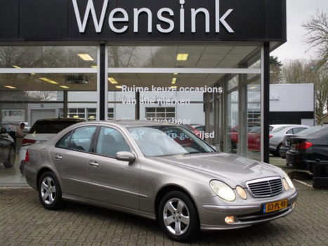 Mercedes-Benz E-klasse - 200 K. Avantgarde / Xenon/ Youngtimer - 1