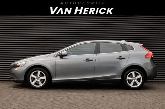 Volvo V40 - 2.0 D2 Momentum / Navi / Clima / Cruise - 1