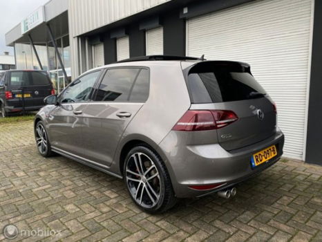 Volkswagen Golf - 2.0 TDI GTD S&S ACC STANDKACHEL KEYLESS GO PANO LEER DSG XENON DYNAUDIO GROOT NAVI - 1