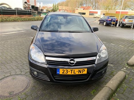 Opel Astra - 1.6 Cosmo Nette en goed onderhouden auto Airco, cruise lederen bekleding, panoramadak, - 1