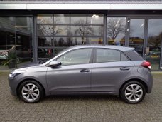 Hyundai i20 - 1.4i i-Vision 101PK LED/CRUISE C./TEL