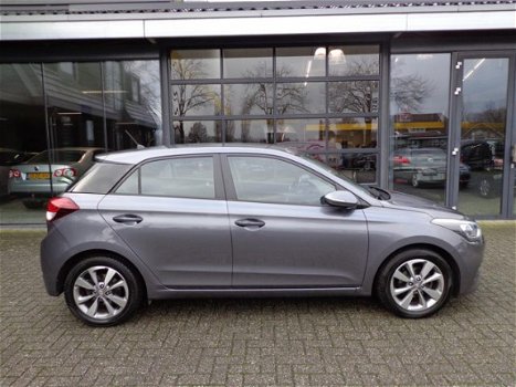 Hyundai i20 - 1.4i i-Vision 101PK LED/CRUISE C./TEL - 1