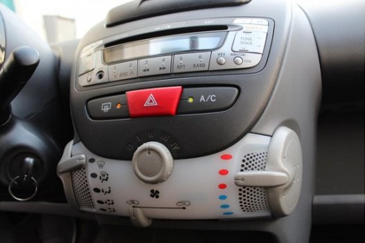 Toyota Aygo - 1.0-12V Dynamic Navigator |Nap|1e eigenaar|Airco| - 1