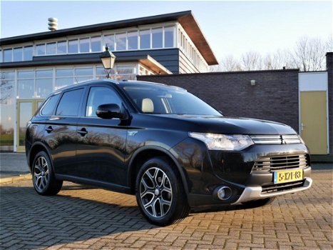 Mitsubishi Outlander - 2.0 PHEV Instyle X-Line 4x4 Leder Navi Xenon Panorama - 1