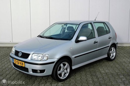 Volkswagen Polo - 1.4-16V Highline - 1