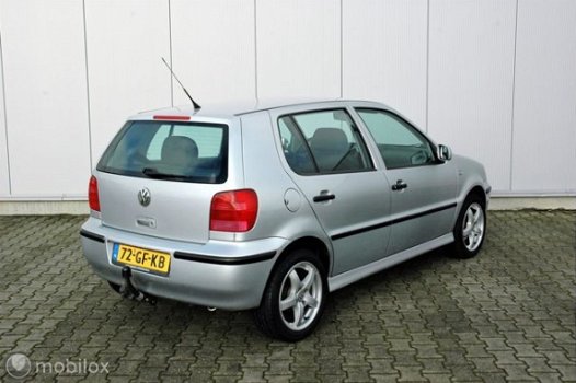 Volkswagen Polo - 1.4-16V Highline - 1