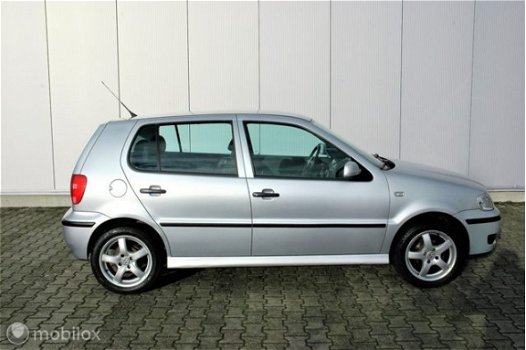 Volkswagen Polo - 1.4-16V Highline - 1