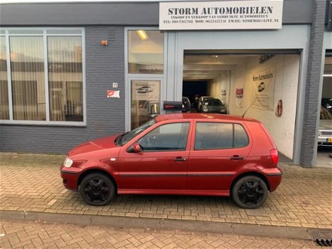 Volkswagen Polo - 1.4-16V Trendline AUTOMAAT met NAP en een nieuwe APK - 1