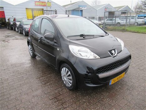 Peugeot 107 - 1.0-12V XS Zeer nette 107 met boeken en dubbele sleutel - 1