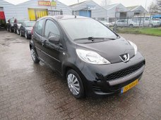 Peugeot 107 - 1.0-12V XS Zeer nette 107 met boeken en dubbele sleutel