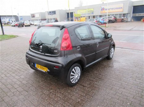 Peugeot 107 - 1.0-12V XS Zeer nette 107 met boeken en dubbele sleutel - 1