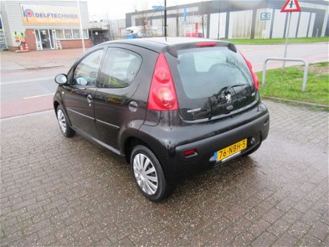 Peugeot 107 - 1.0-12V XS Zeer nette 107 met boeken en dubbele sleutel - 1