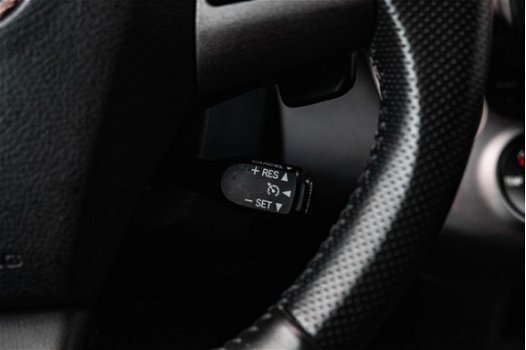 Toyota RAV4 - 2.0 VVTi Executive Business 4WD | Navigatie | Stoelverwarming | Keyless drive & go | P - 1
