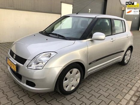 Suzuki Swift - 1.5 GLS 1ste eigenaar, Autmaat, 4 deur, weining km, Airco, Elek ramen, radio CD spele - 1