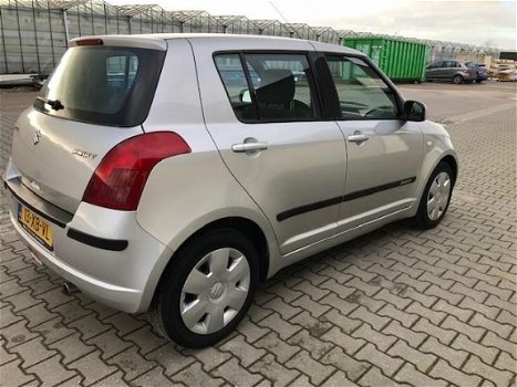 Suzuki Swift - 1.5 GLS 1ste eigenaar, Autmaat, 4 deur, weining km, Airco, Elek ramen, radio CD spele - 1