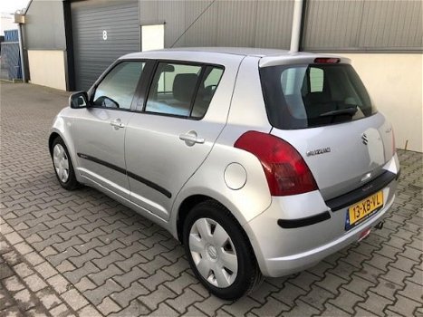 Suzuki Swift - 1.5 GLS 1ste eigenaar, Autmaat, 4 deur, weining km, Airco, Elek ramen, radio CD spele - 1