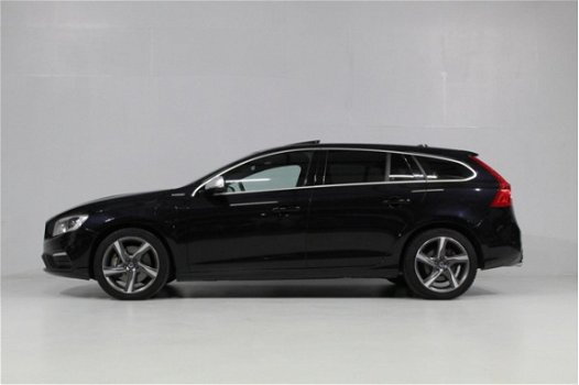 Volvo V60 - 2.4 D6 AWD Plug-In Hybrid R-Design Excl BTW / Schuifdak / Adaptieve Cruisecontrol / Xeno - 1