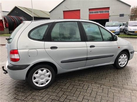 Renault Scénic - 1.6-16V RXE clima/175000 km/nap - 1