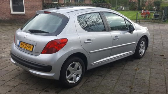 Peugeot 207 - 1.4-16V XR - 1