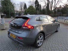 Volvo V40 - 1.6 T4 180PK Powershift Summum 57dKM|Panorama|Leder|Keyless|Xenon|Navi