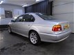 BMW 5-serie - 530i Executive in NIEUWSTAAT ORG. 87000 KM YOUNGTIMER incl NWE APK/GARANTIE - 1 - Thumbnail