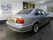 BMW 5-serie - 530i Executive in NIEUWSTAAT ORG. 87000 KM YOUNGTIMER incl NWE APK/GARANTIE - 1 - Thumbnail