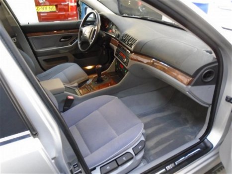 BMW 5-serie - 530i Executive in NIEUWSTAAT ORG. 87000 KM YOUNGTIMER incl NWE APK/GARANTIE - 1