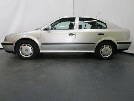 Skoda Octavia - 1.6 GLX Airco - 1