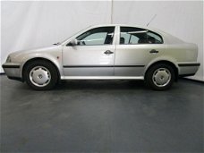 Skoda Octavia - 1.6 GLX Airco