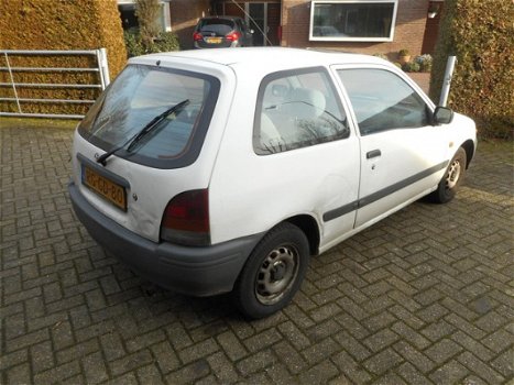 Toyota Starlet - 1.3-16V - 1