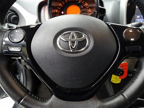 Toyota Aygo - 1.0 VVT-i x-play 5-Drs. Airco Camera - 1