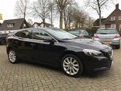 Volvo V40 - 2.0 D4 191PK Momentum Business Navi - 1