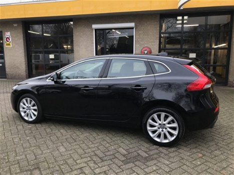 Volvo V40 - 2.0 D4 191PK Momentum Business Navi - 1