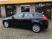 Volvo V40 - 2.0 D4 191PK Momentum Business Navi - 1 - Thumbnail