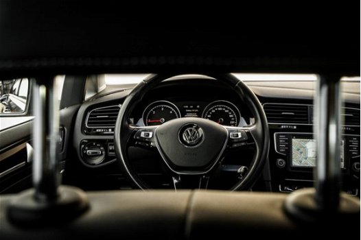 Volkswagen Golf - 1.6 TDi 110 Pk R-Line | Navigatie | Ergo Sportstoelen | 17