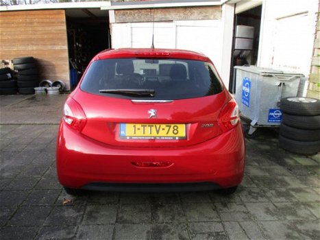 Peugeot 208 - 1.2 VTi Style met Navigatie - 1