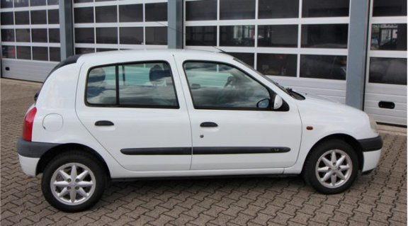 Renault Clio - 1.4 RT 5DRS - 1