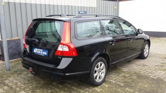 Volvo V70 - T4 Momentun - 1