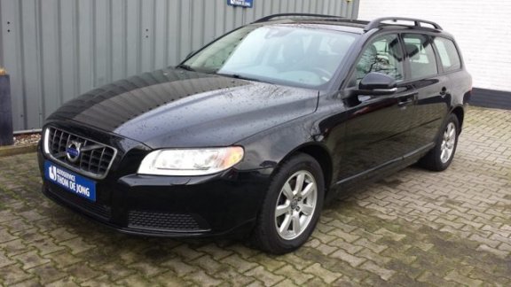 Volvo V70 - T4 Momentun - 1